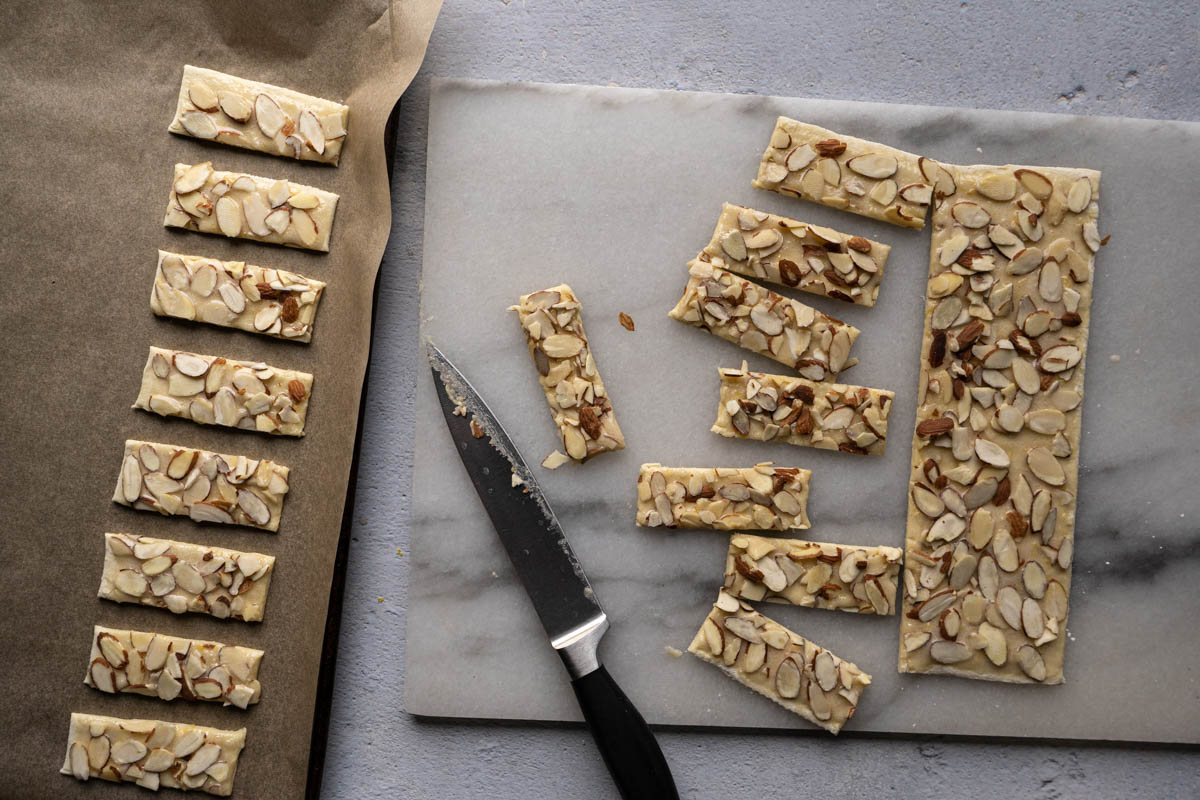 Cutting puff pastry sheet wand put the pieces on a baking sheet. 